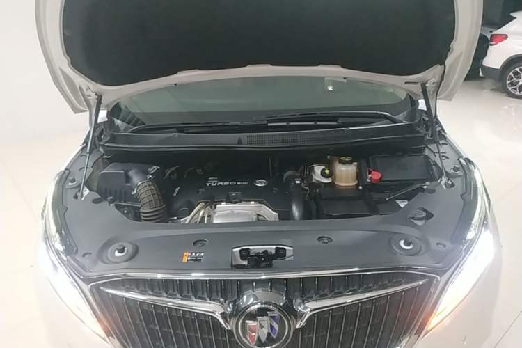 Used Buick GL8 2017 ES 28T Flagship Model China V Standard Engine Bay