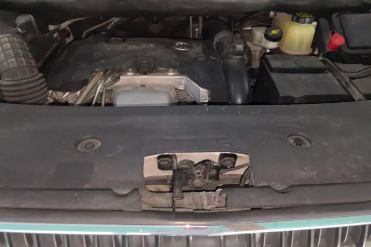 Used Buick GL8 2017 ES 28T Flagship Model China V Standard Engine Bay