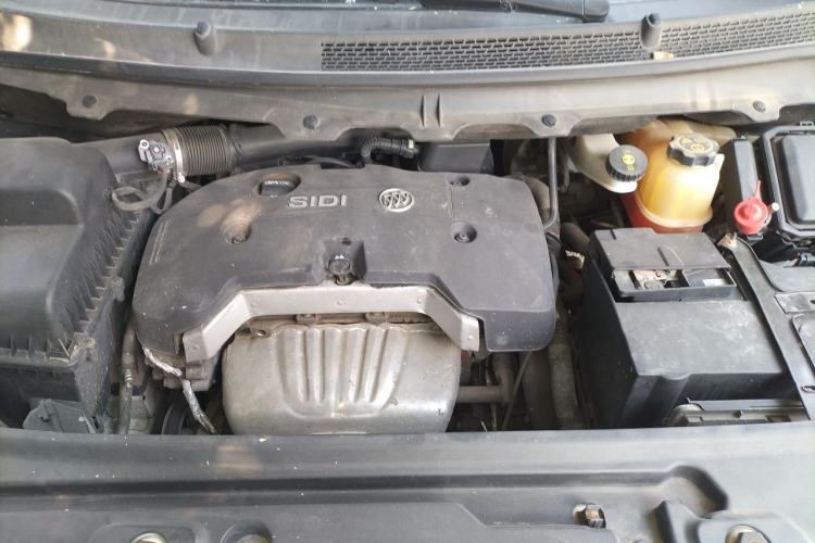 Used Buick GL8 2017 25S Luxury Version China V Standard Engine Bay