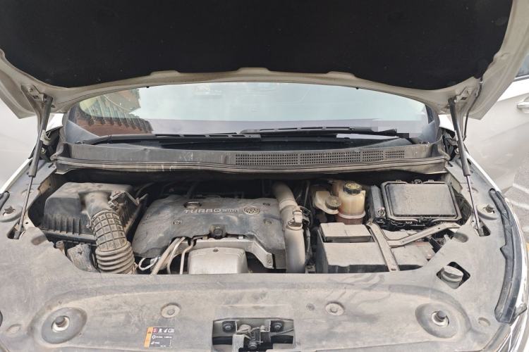 Used Buick GL8 2017 ES 28T Luxury Model China V Standard Engine Bay