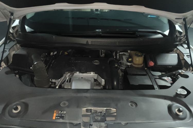 Used Buick GL8 2017 ES 28T Comfort Model China V Standard Engine Bay