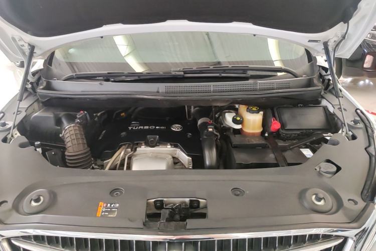 Used Buick GL8 2017 ES 28T Luxury Model China V Standard Engine Bay