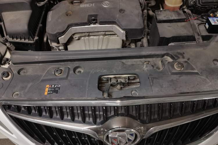 Used Buick GL8 2017 25S Luxury Version China V Standard Engine Bay