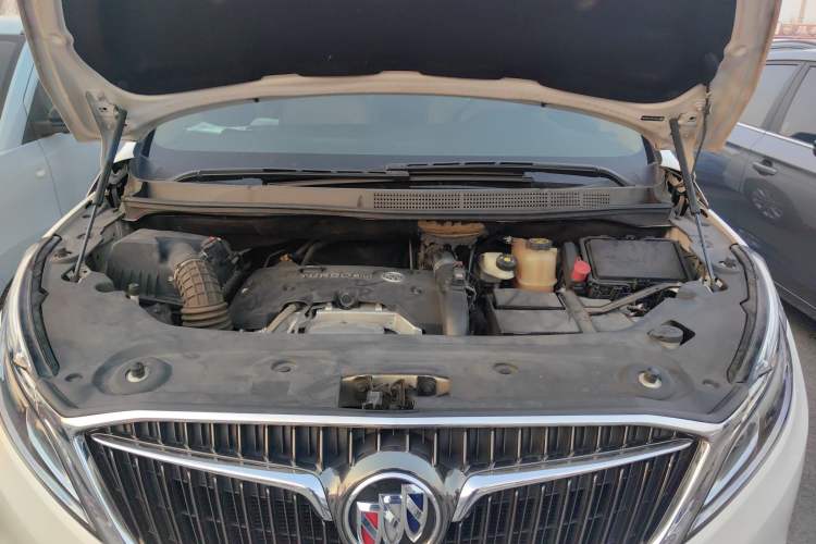 Used Buick GL8 2017 ES 28T Premium Version China V Standard Engine Bay