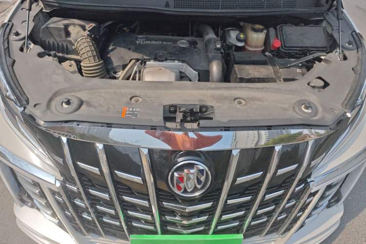 Used Buick GL8 2017 ES 28T Luxury Model China V Standard Engine Bay