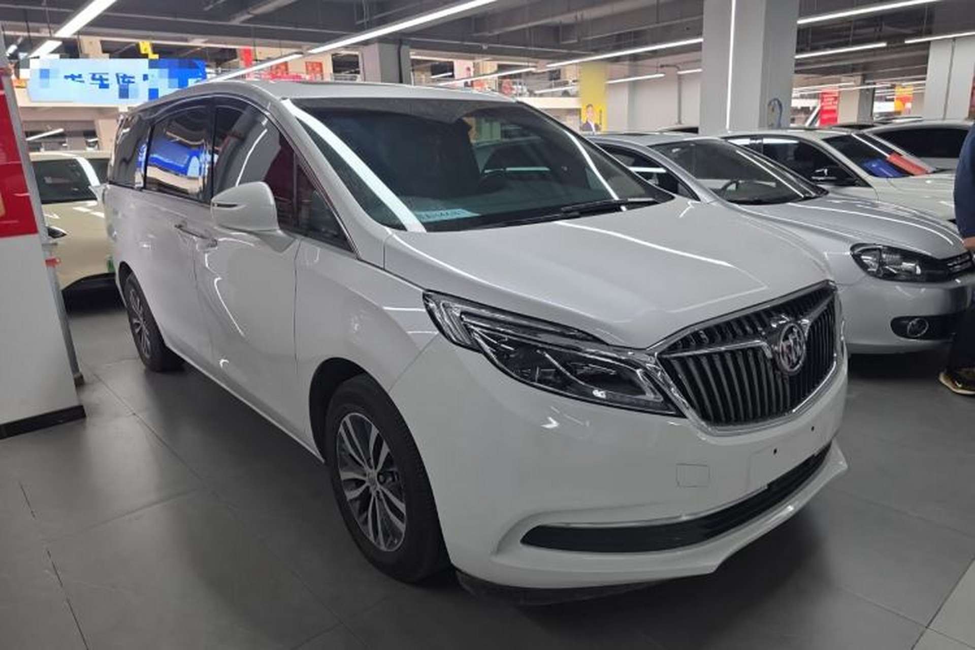 Used Buick GL8 2017 ES 28T Luxury Model China V Standard Exterior 2