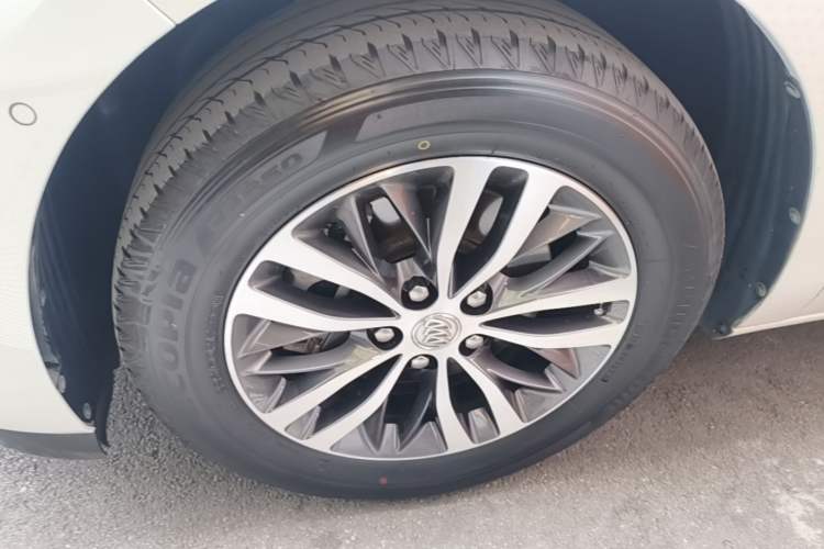 Used Buick GL8 2017 ES 28T Flagship Model China V Standard Exterior 4