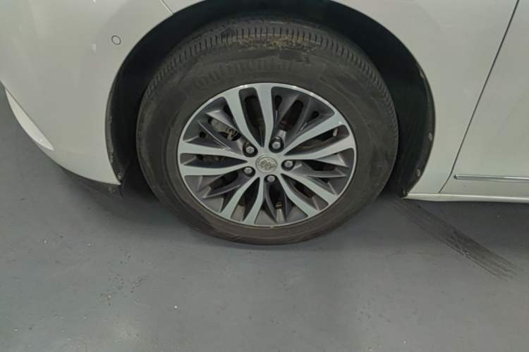 Used Buick GL8 2017 ES 28T Flagship Model China V Standard Exterior 4