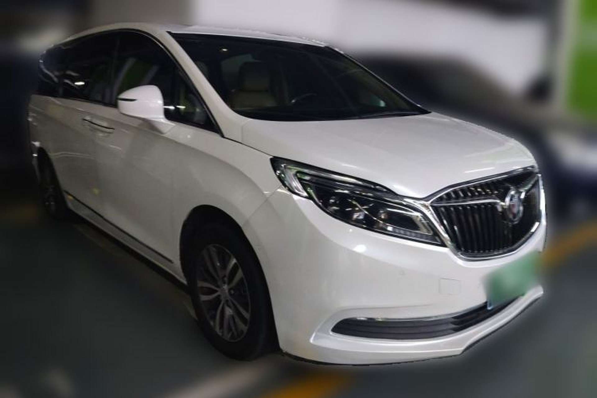Used Buick GL8 2017 ES 28T Flagship Model China V Standard Front Right 45 Deg