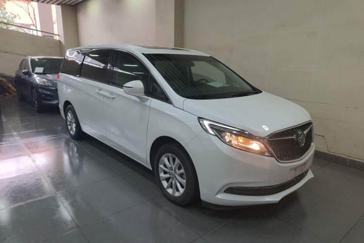Used Buick GL8 2017 ES 28T Comfort Model China V Standard Front Right 45 Deg