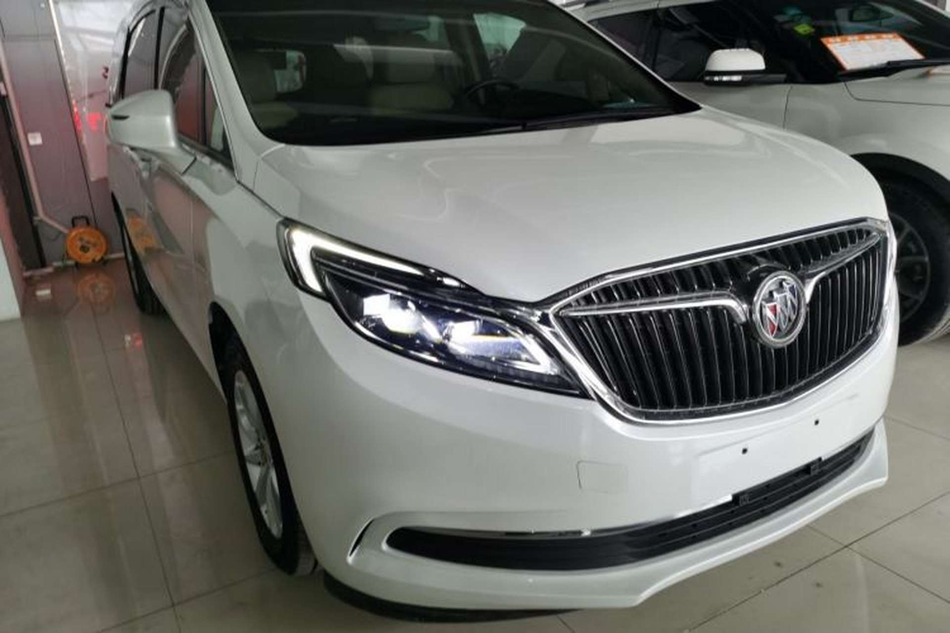 Used Buick GL8 2017 ES 28T Premium Version China V Standard Front Right 45 Deg
