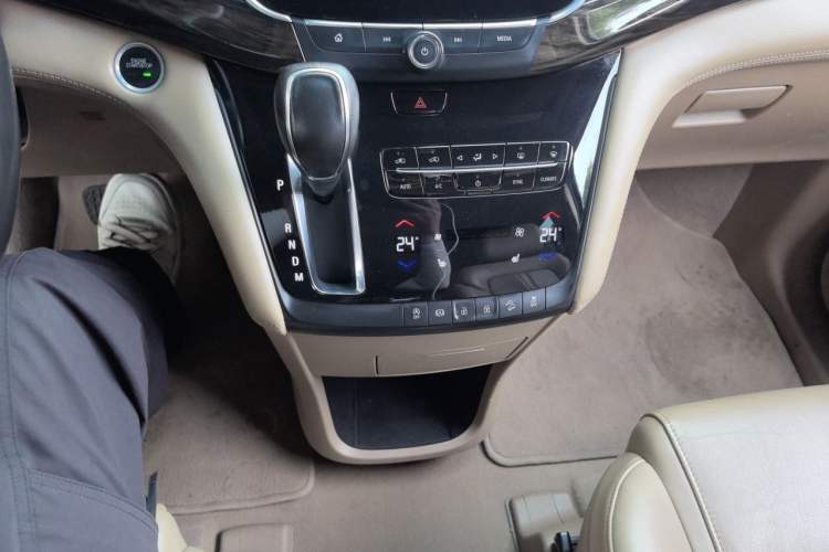 Used Buick GL8 2017 ES 28T Luxury Model China V Standard Gear Lever