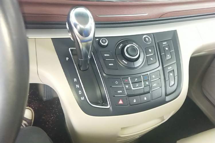Used Buick GL8 2017 25S Luxury Version China V Standard Gear Lever