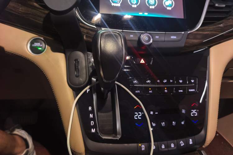 Used Buick GL8 2017 ES 28T Flagship Model China V Standard Gear Lever