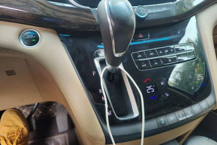 Used Buick GL8 2017 ES 28T Luxury Model China V Standard Gear Lever