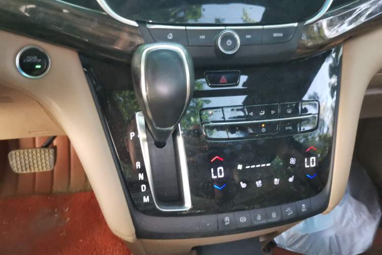 Used Buick GL8 2017 ES 28T Flagship Model China V Standard Gear Lever
