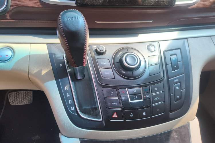 Used Buick GL8 2017 25S Comfort Version China V Standard Gear Lever