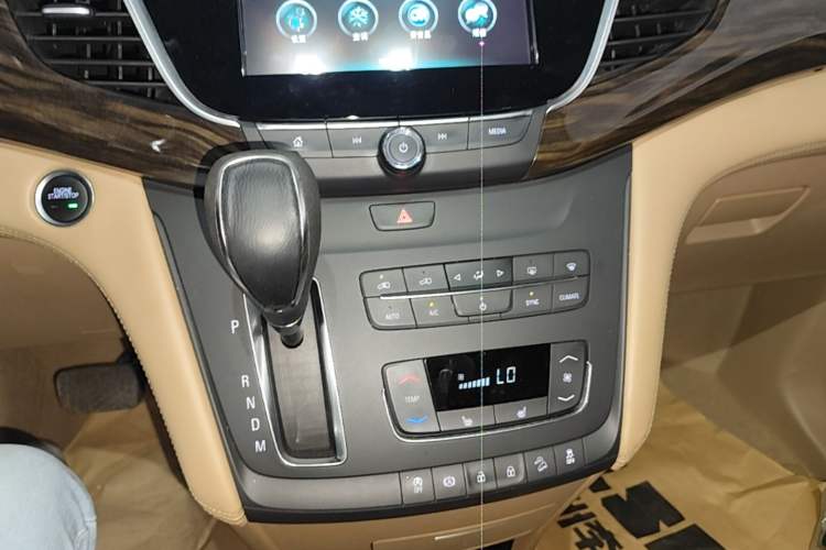 Used Buick GL8 2017 ES 28T Premium Version China V Standard Gear Lever