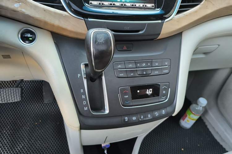 Used Buick GL8 2017 ES 28T Comfort Model China V Standard Gear Lever