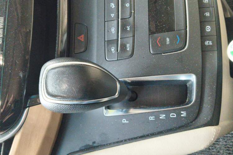 Used Buick GL8 2017 ES 28T Comfort Model China V Standard Gear Lever