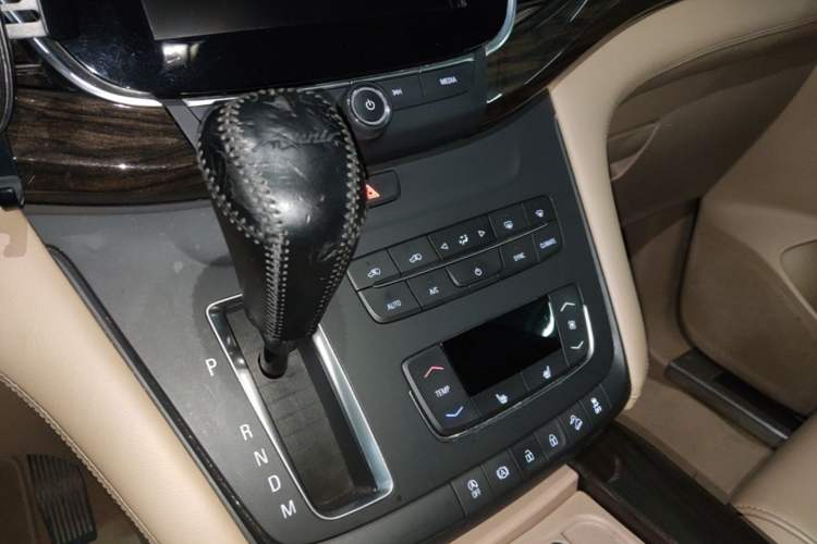 Used Buick GL8 2017 ES 28T Premium Version China V Standard Gear Lever