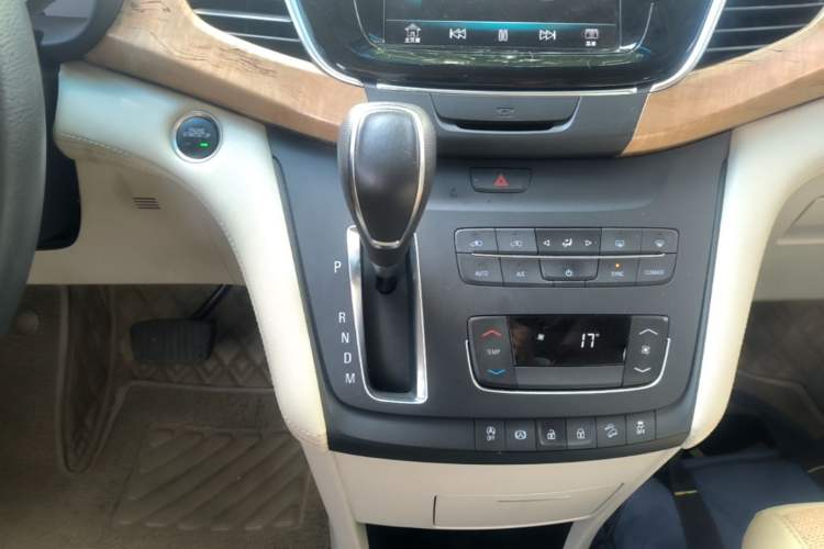 Used Buick GL8 2017 ES 28T Comfort Model China V Standard Gear Lever
