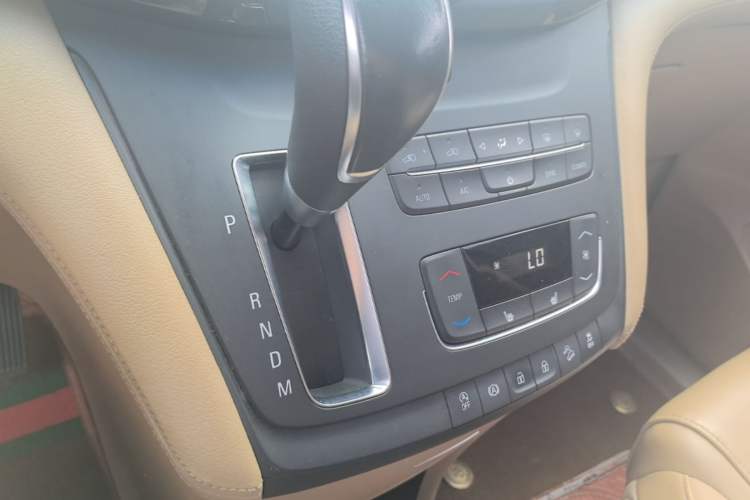 Used Buick GL8 2017 ES 28T Premium Version China V Standard Gear Lever