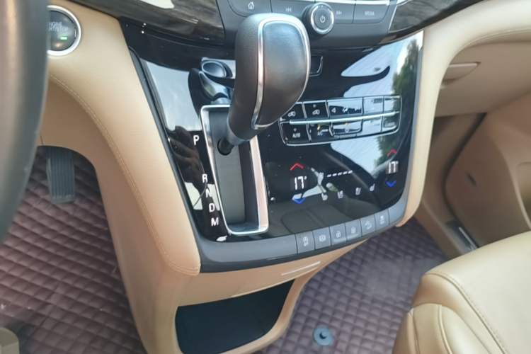 Used Buick GL8 2017 ES 28T Flagship Model China V Standard Gear Lever