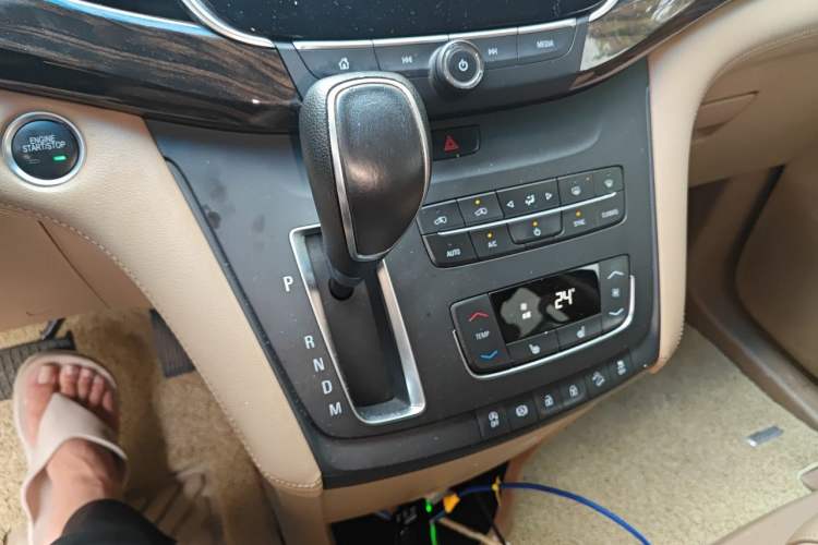 Used Buick GL8 2017 ES 28T Premium Version China V Standard Gear Lever