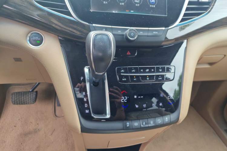 Used Buick GL8 2017 ES 28T Flagship Model China V Standard Gear Lever