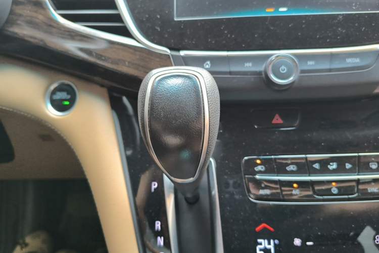 Used Buick GL8 2017 ES 28T Flagship Model China V Standard Gear Lever