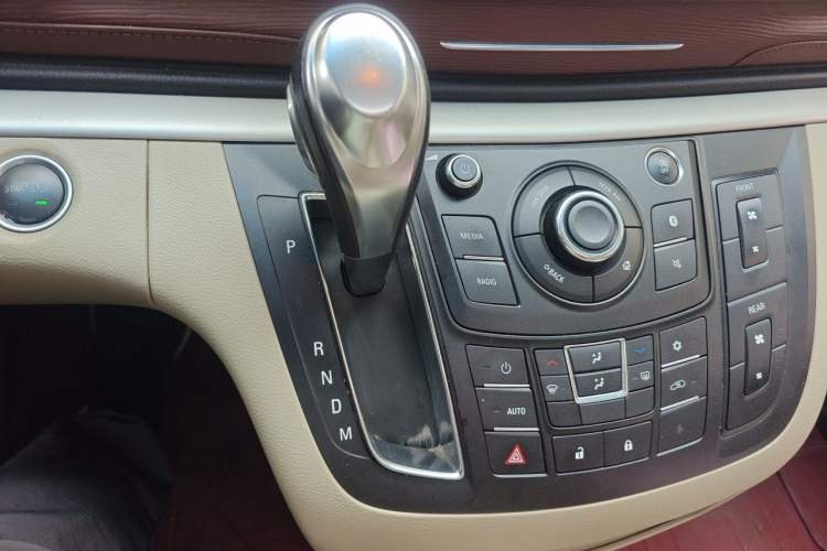 Used Buick GL8 2017 25S Luxury Version China V Standard Gear Lever