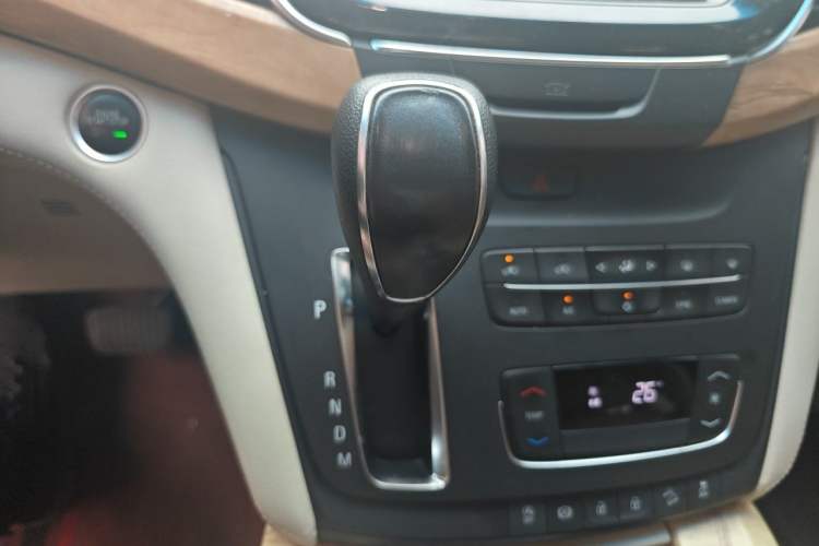 Used Buick GL8 2017 ES 28T Comfort Model China V Standard Gear Lever