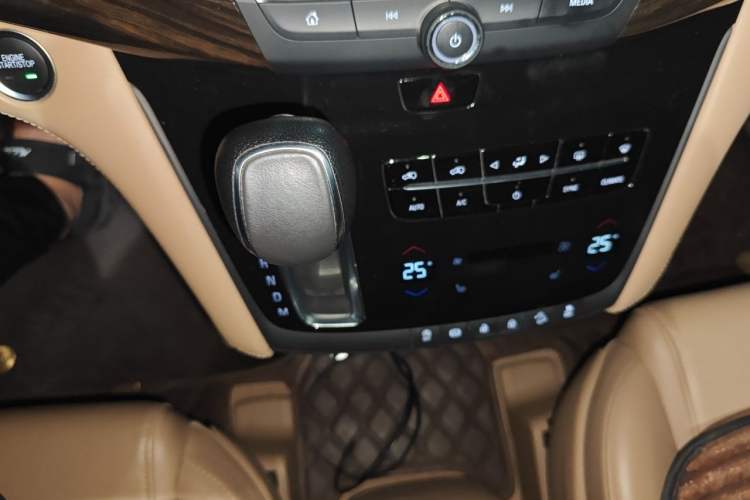 Used Buick GL8 2017 ES 28T Luxury Model China V Standard Gear Lever