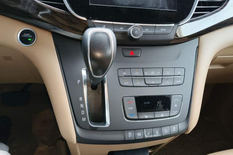 Used Buick GL8 2017 ES 28T Premium Version China V Standard Gear Lever
