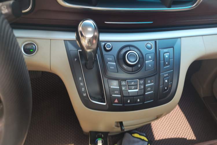 Used Buick GL8 2017 25S Luxury Version China V Standard Gear Lever
