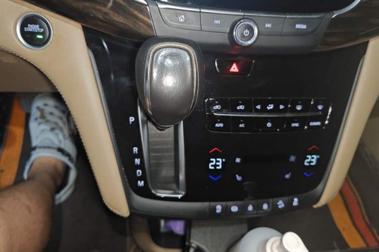 Used Buick GL8 2017 ES 28T Luxury Model China V Standard Gear Lever