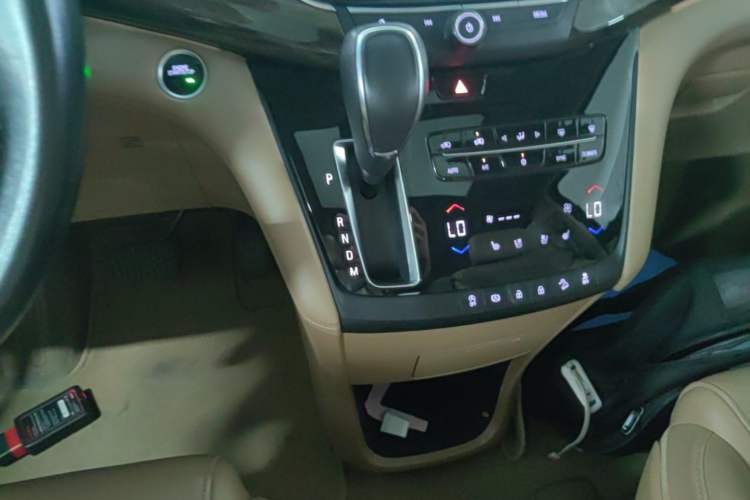 Used Buick GL8 2017 ES 28T Flagship Model China V Standard Gear Lever