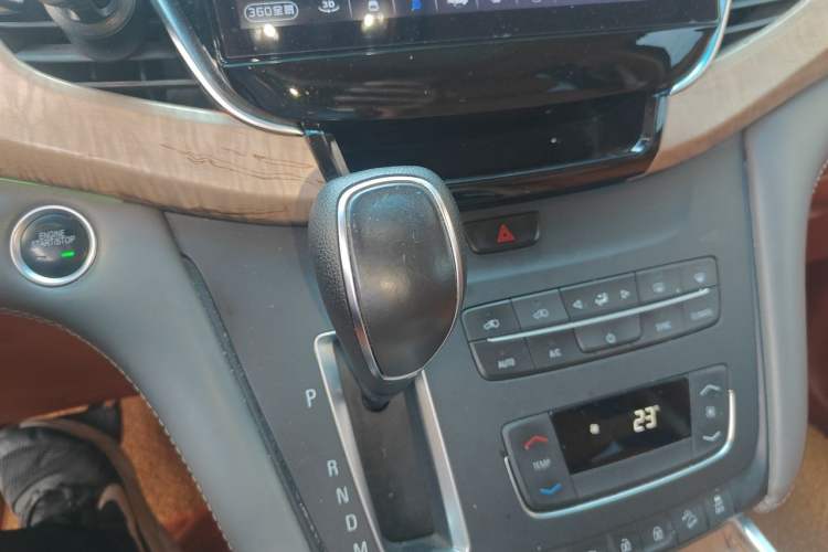 Used Buick GL8 2017 ES 28T Comfort Model China V Standard Gear Lever