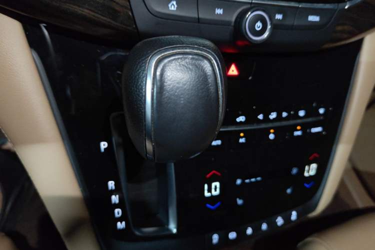 Used Buick GL8 2017 ES 28T Luxury Model China V Standard Gear Lever