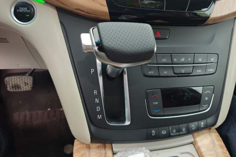 Used Buick GL8 2017 ES 28T Comfort Model China V Standard Gear Lever