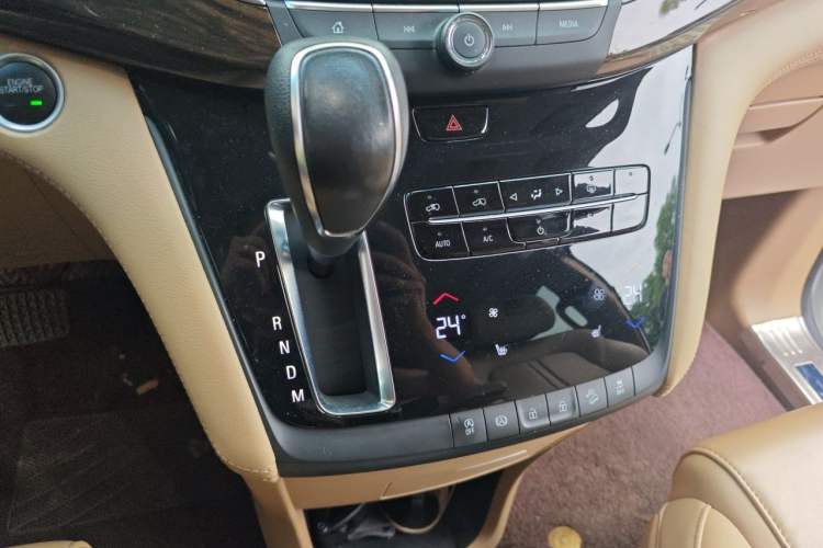 Used Buick GL8 2017 ES 28T Luxury Model China V Standard Gear Lever