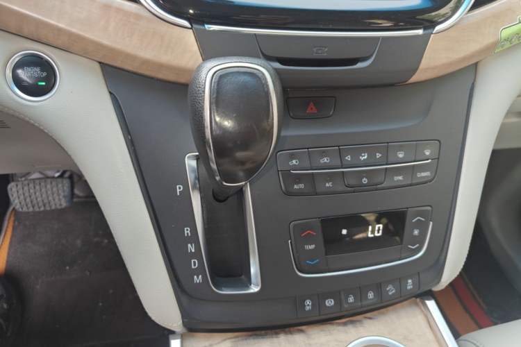 Used Buick GL8 2017 ES 28T Comfort Model China V Standard Gear Lever