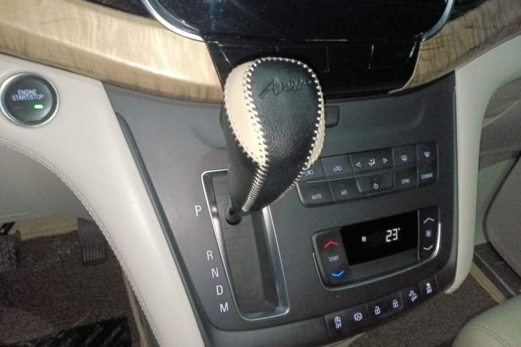 Used Buick GL8 2017 ES 28T Comfort Model China V Standard Gear Lever