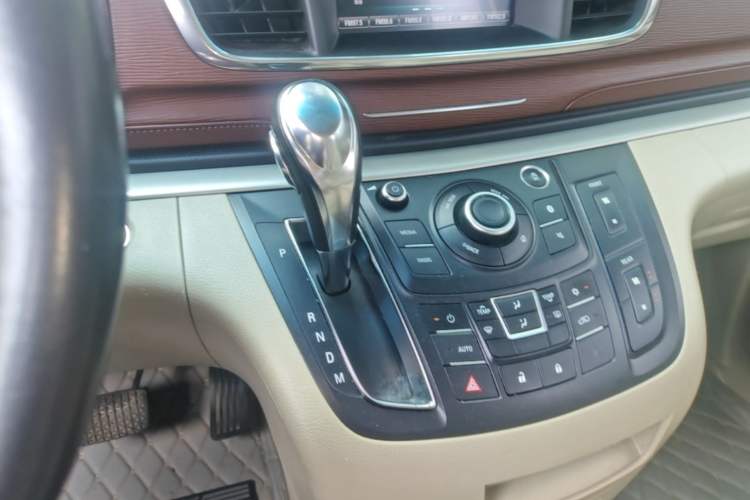 Used Buick GL8 2017 25S Luxury Version China V Standard Gear Lever
