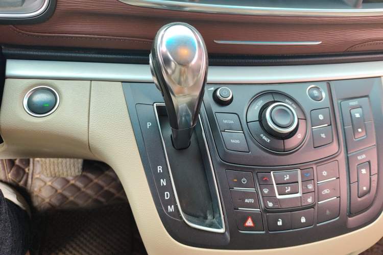 Used Buick GL8 2017 25S Prestige Version China V Standard Gear Lever