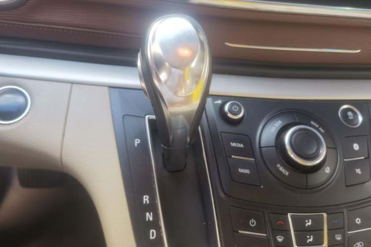 Used Buick GL8 2017 25S Comfort Version China V Standard Gear Lever