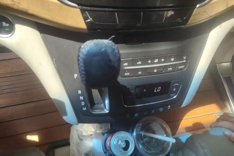 Used Buick GL8 2017 ES 28T Comfort Model China V Standard Gear Lever