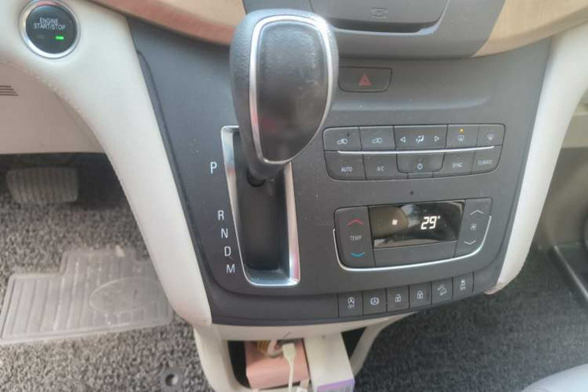 Used Buick GL8 2017 ES 28T Comfort Model China V Standard Gear Lever