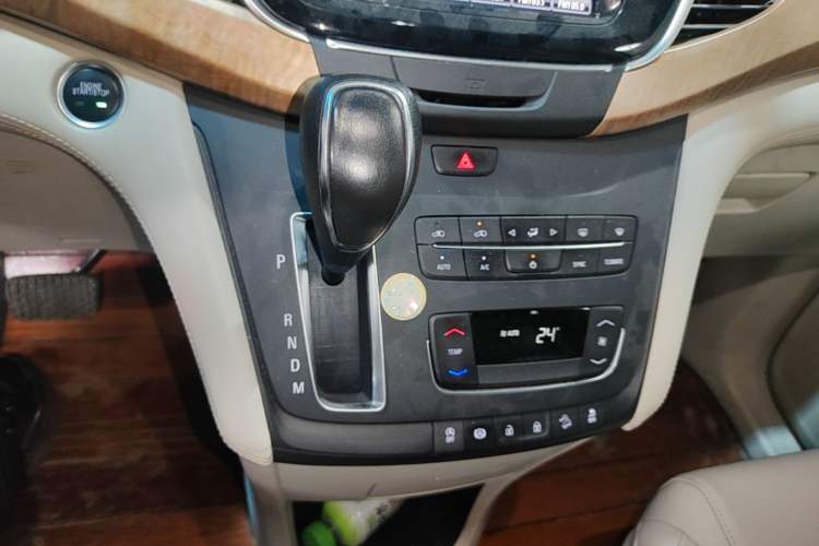 Used Buick GL8 2017 ES 28T Comfort Model China V Standard Gear Lever
